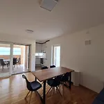 Sunrise Apartment *